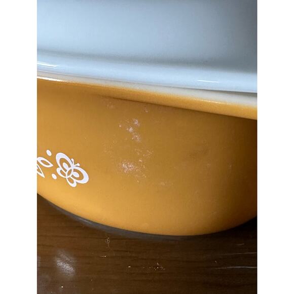 Vintage 1970's Pyrex Butterfly Gold Covered Casserole Dish with LID Collectible - Picture 4 of 9